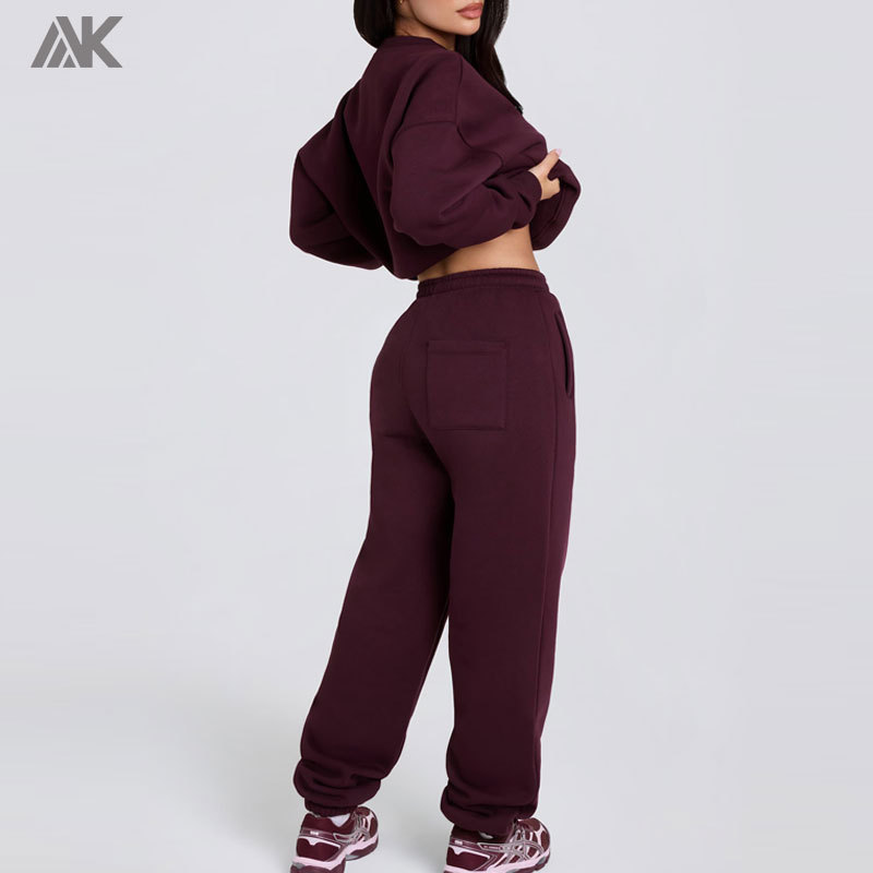 Custom Soft And Breathable Brushed Cotton-blend Jersey Women's Sweatsuit Oversized sweatshirt And Relaxed mid-rise joggers-Aktik